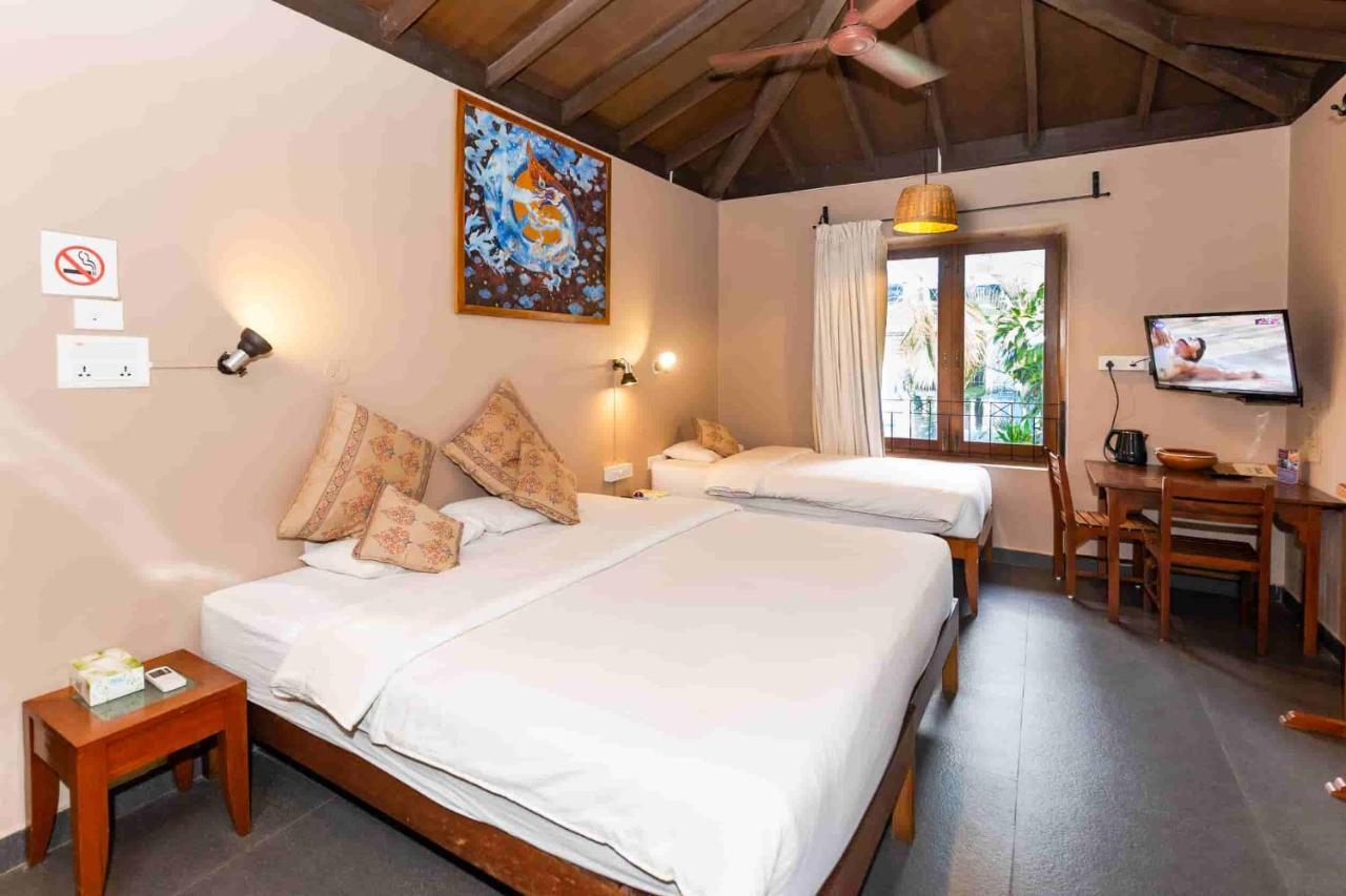 Fiesta Beach Resort Baga Exterior foto