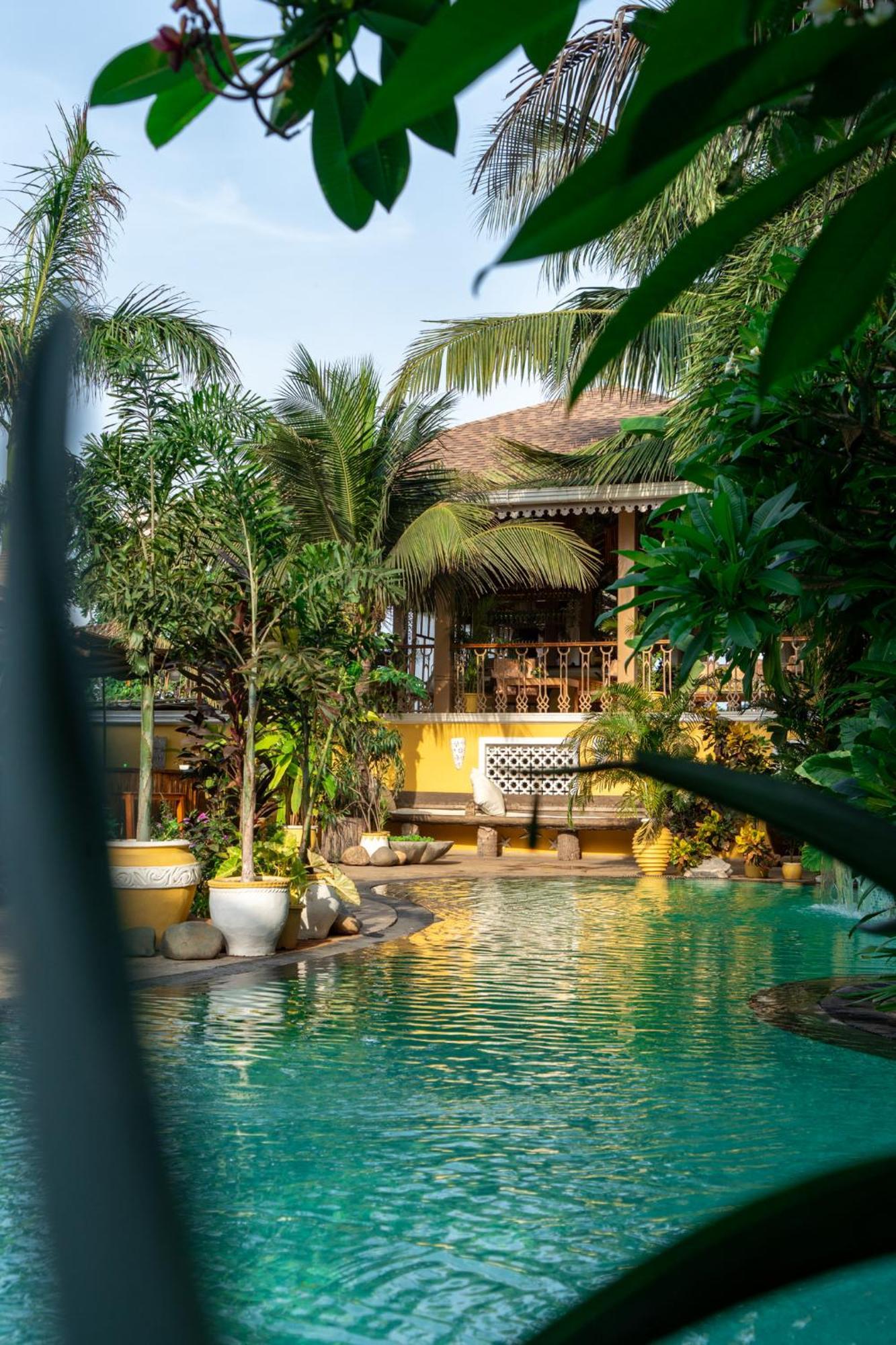 Fiesta Beach Resort Baga Exterior foto